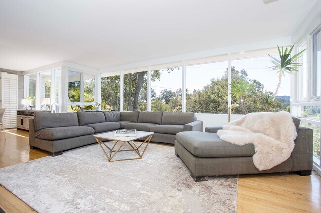 Building Photo - Stunning Henry Hill Mid-Century in Kentfield