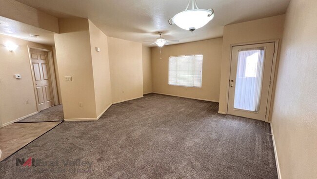Building Photo - 2 Bedrooms, 2 Baths