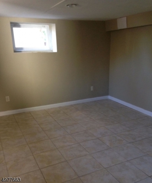 Building Photo - 924 Pleasant Valley Way