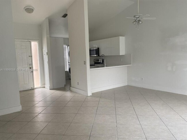 Foto del edificio - Southeast 8th Street, Hallandale Beach, FL 33009 - 2 BR 2 BA townhouse