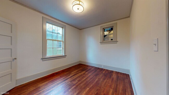Building Photo - 1 br, 1 bath Duplex - 2213 Bull Street A