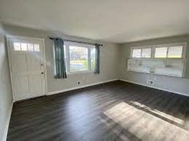 Building Photo - 4400 Anntana Ave