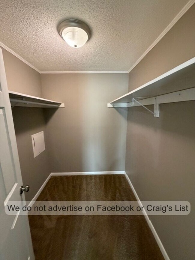 Building Photo - Glenbrook- Portsmouth Drive