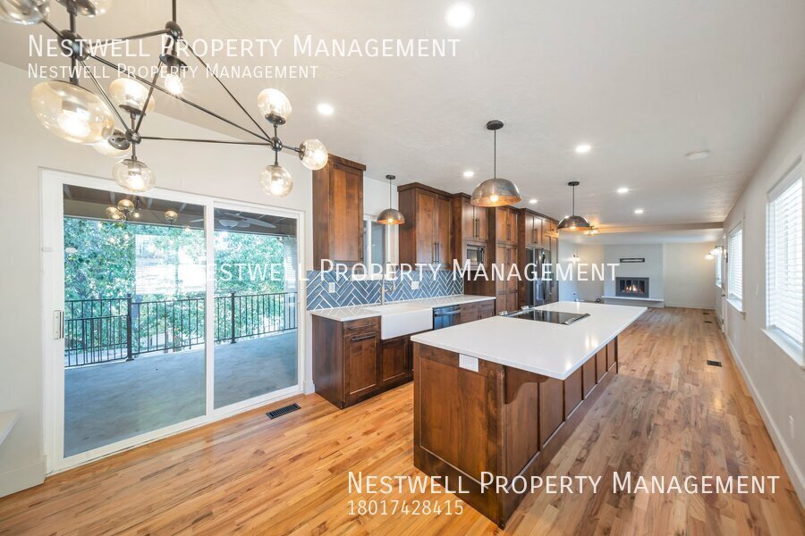 Primary Photo - $250 OFF 1ST MONTH'S RENT- Charming Upstai...