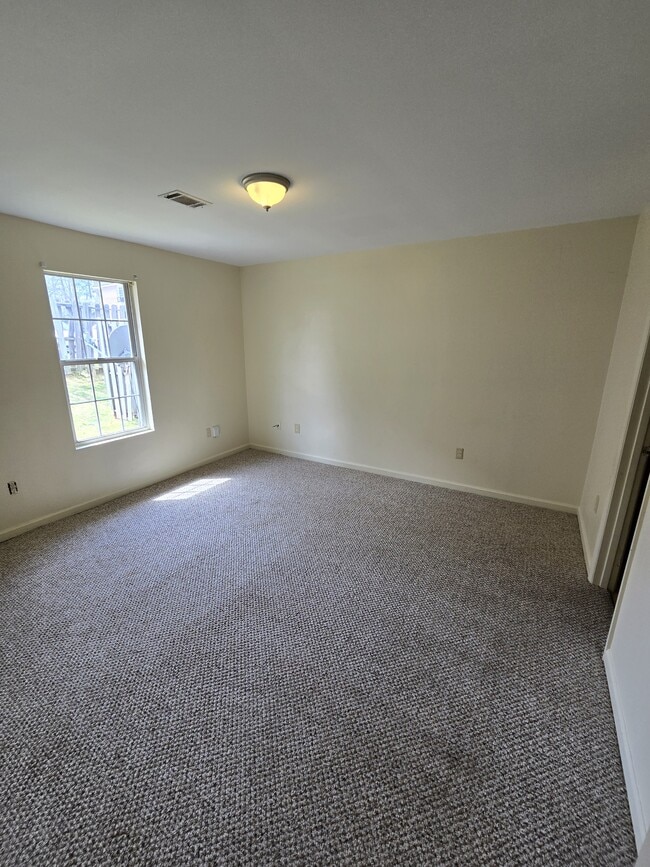 Building Photo - 307 Fairview St