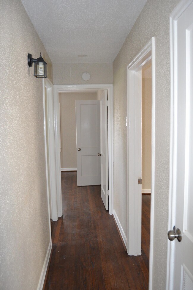 Building Photo - 6715 Moss Rose St