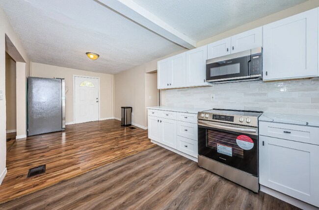 Foto del edificio - 1104 E Genesee St