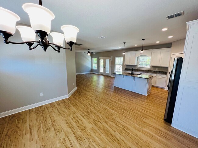 Building Photo - 418 Palm Island Dr