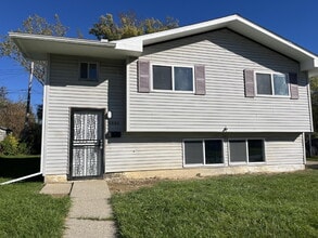 Building Photo - 5520 Bermuda Ln