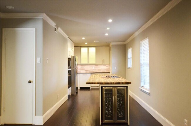 Building Photo - 4219 Avondale Ave