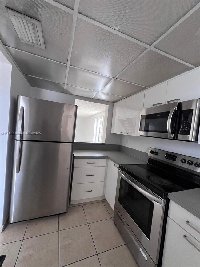 Building Photo - 1074 W 38th St
