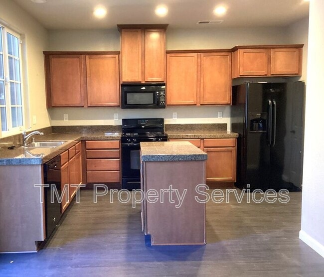 Building Photo - 530 Candela Cir