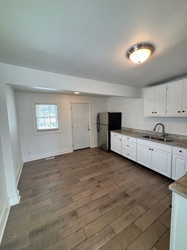 Foto del edificio - Cottage Minutes from Downtown and UT Campus!