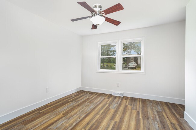Foto del edificio - 1645 Roundtop Rd