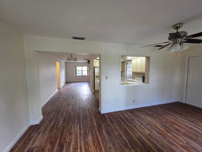 Foto del edificio - 7195 NW 9th Ct