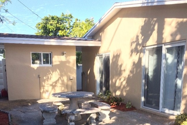 Foto del edificio - 1834 N 16th Ct