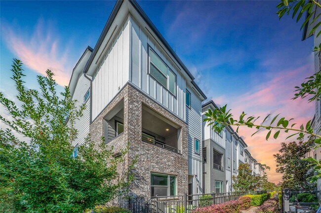 Foto del edificio - 2471 W 11th St