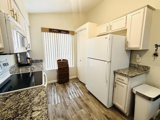 Building Photo - 1334 S Heritage Dr
