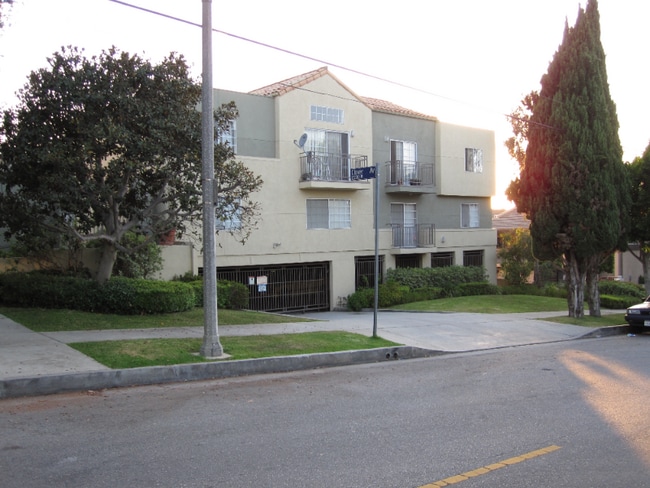 Photo - 3031 Grand View Blvd Apartment