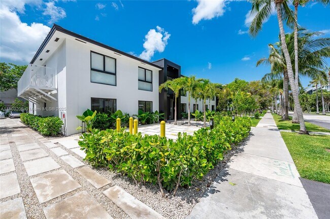 Building Photo - 204 Sunrise Dr