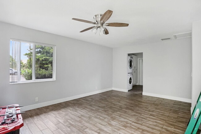 Foto del edificio - 2227 NE 3rd Ave