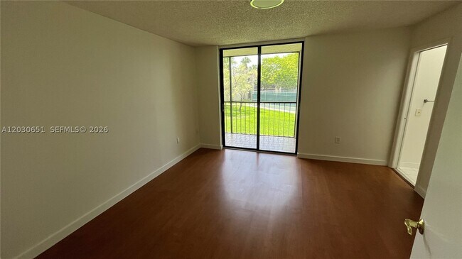 Foto del edificio - 8045 SW 107th Ave