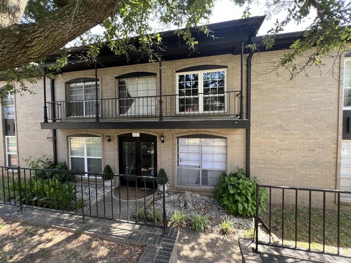 Primary Photo - 1601 N Bryant St