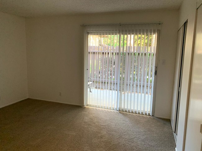Building Photo - 5420 Roundtree Ct