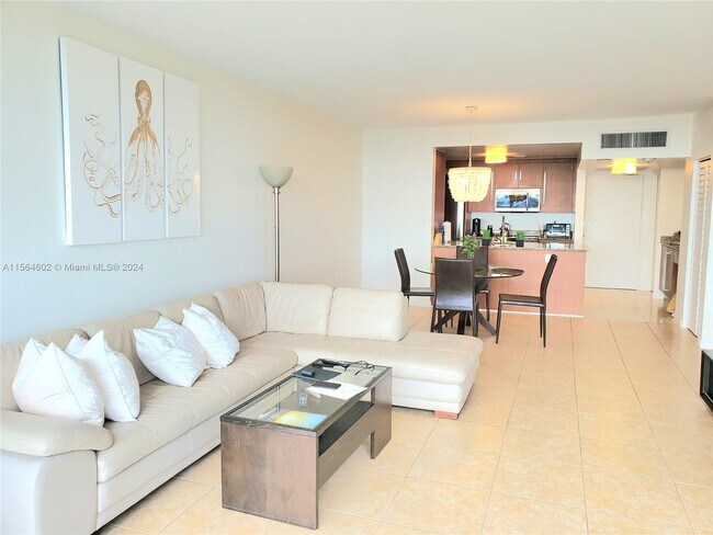 Building Photo - 10275 Collins Ave