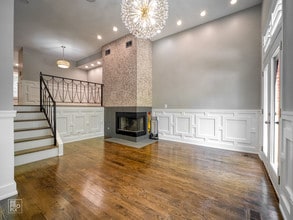 Building Photo - 1902 N Kenmore Ave