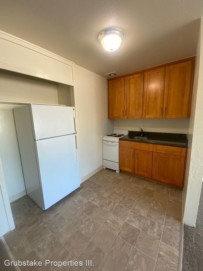 Building Photo - Studio, 1 bath Apartment - 1735 Broadway S...