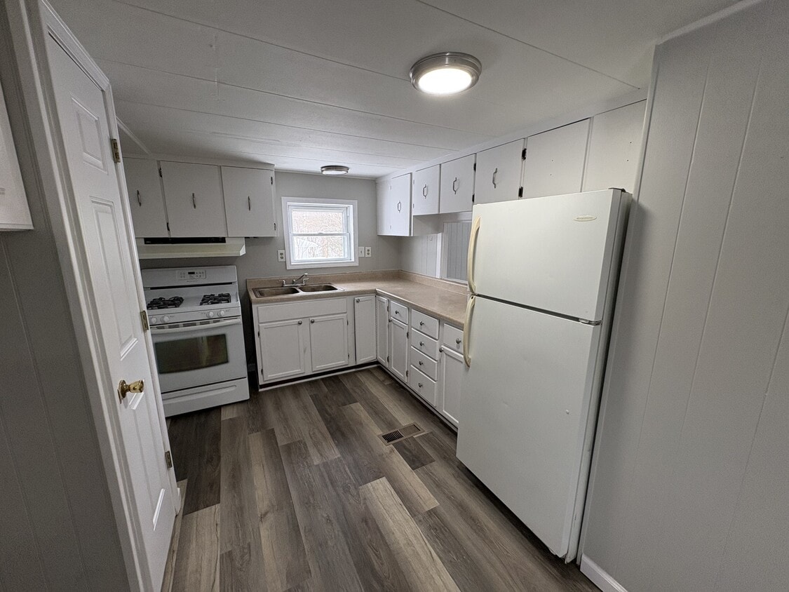 Building Photo - 401 1st St