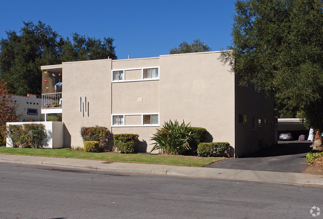 Building Photo - 106 W Oak St