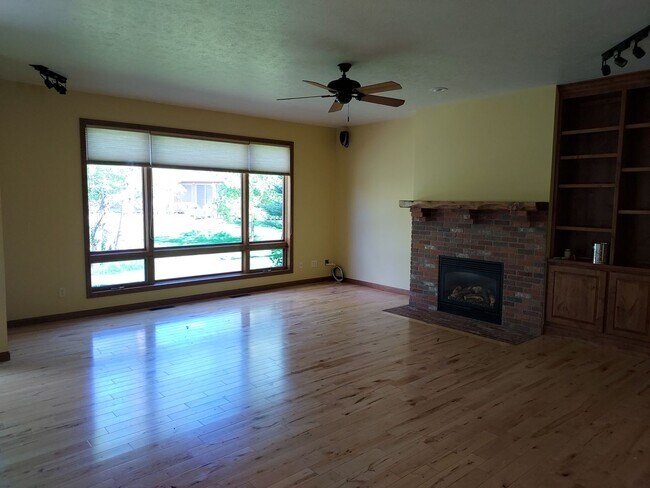 Building Photo - 3 bed 2 bath Condo in Bozeman