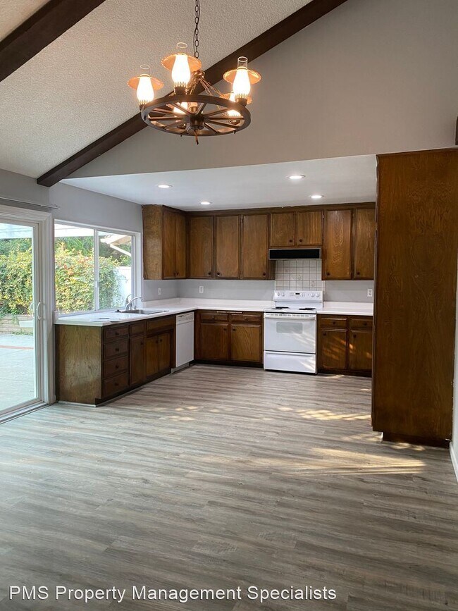 Building Photo - 3 br, 2 bath House - 3658 Valencia Ave