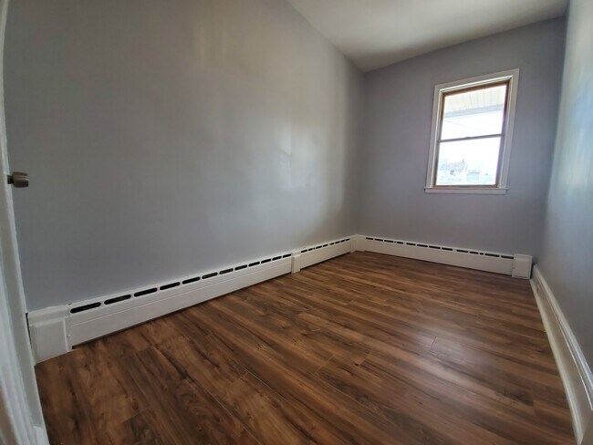 Building Photo - 579 Avenue A
