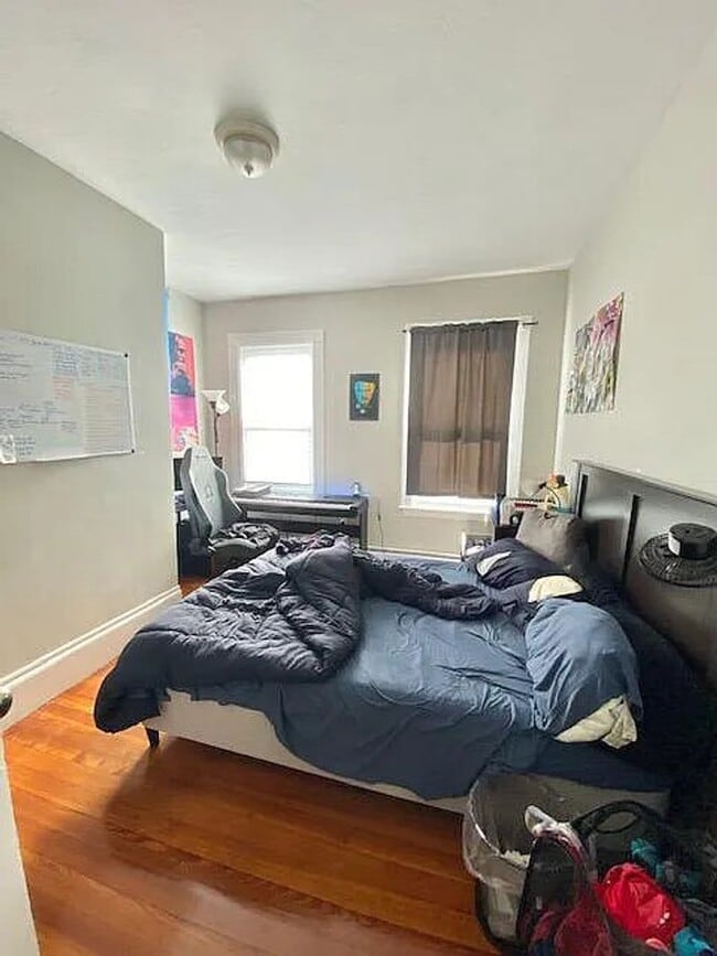 Photo - NO BROKER FEE ~ SPACIOUS MISSION HILL 3 BED AVAILABLE 9/1 House