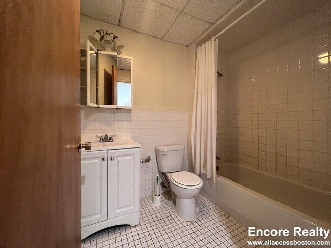 Building Photo - 195 Park Dr