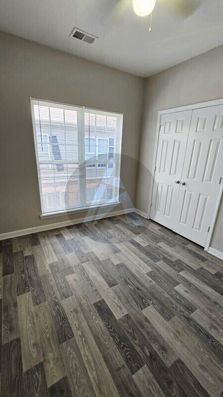 Foto principal - 1651 Massachusetts St SW