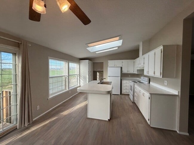 Building Photo - 5556 Rock Rd