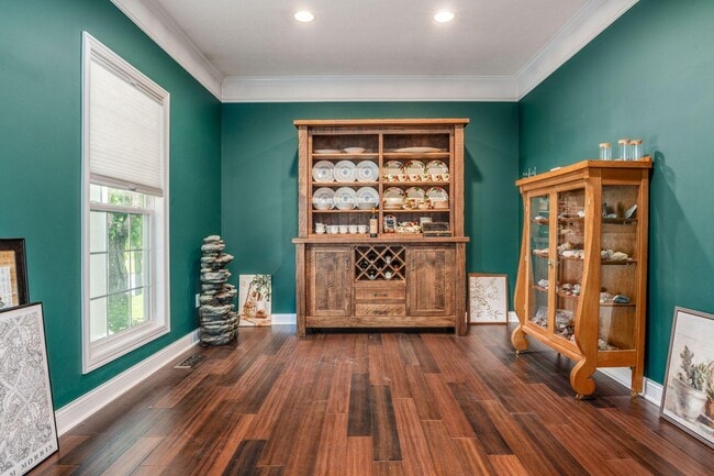 Building Photo - 7179 Fernridge Dr