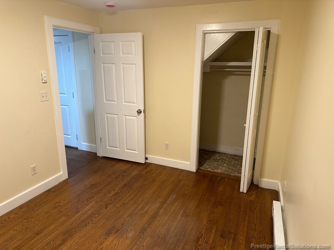 Foto principal - 842 Dorchester Ave