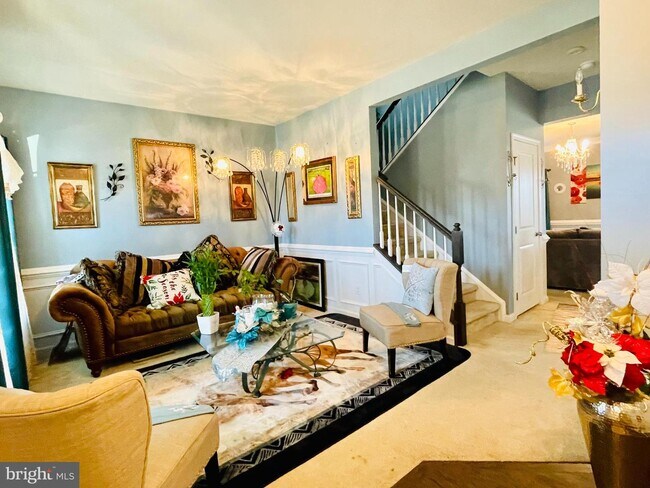 Foto del edificio - 687 Blossom Tree Rd