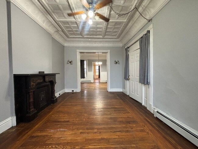 Building Photo - 203 Main St