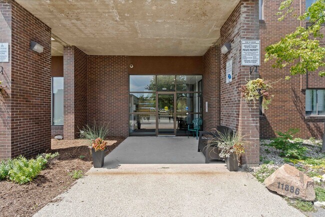 Photo du bâtiment - Place Tecumseh Apartments