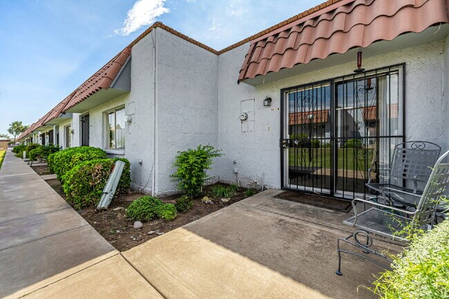 Foto del edificio - "Charming 1-Bedroom Townhouse in Phoenix –...