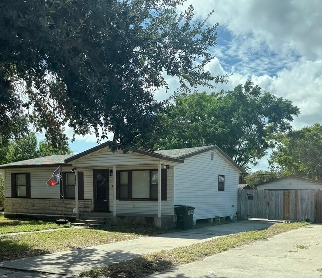 Outside Side View - 4829 Jean St