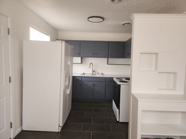 Foto del edificio - 846 Marilyn St