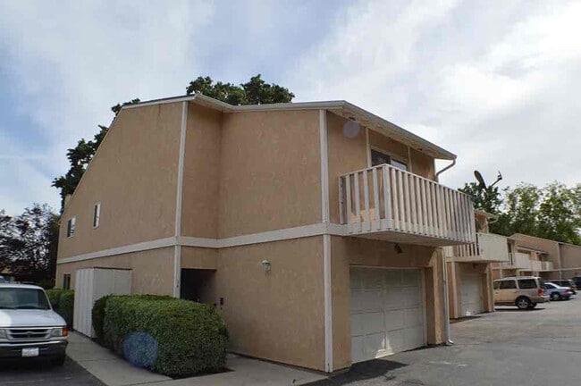 Building Photo - 146 Flag Way