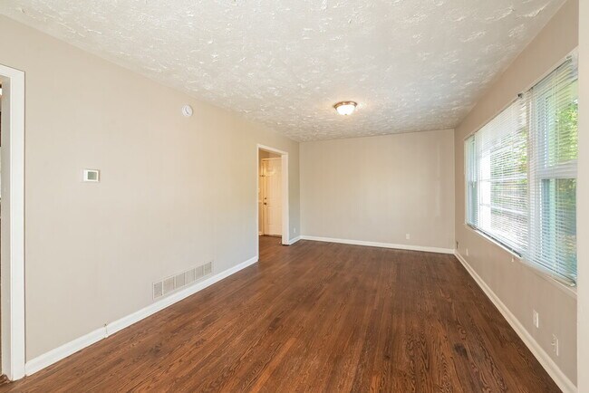 Foto del edificio - 2407 Oakridge Ct